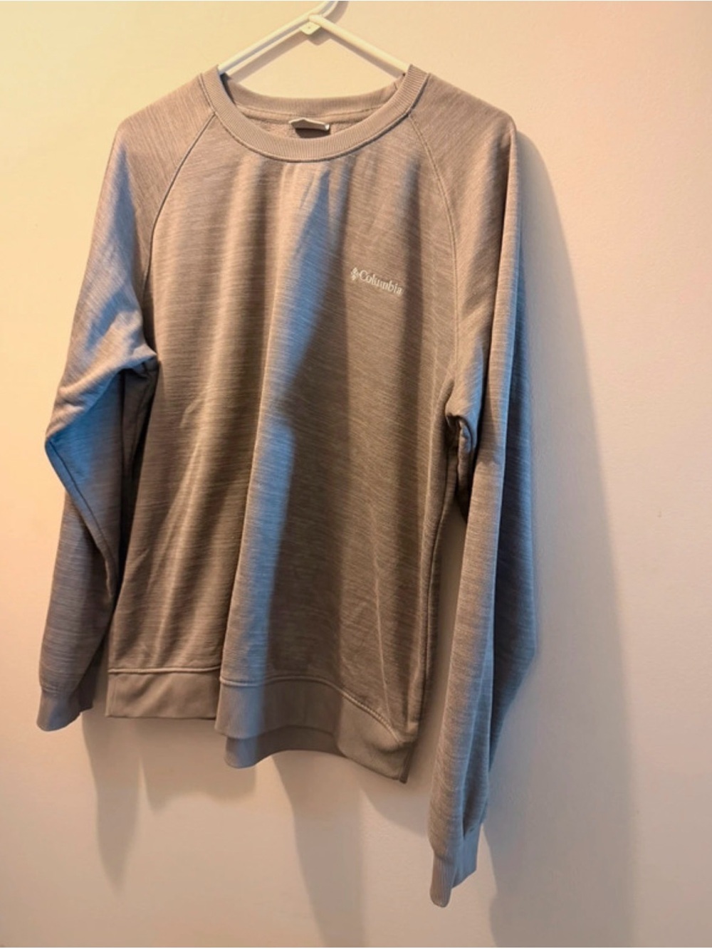 Columbia Light Gray Women's Crewneck Sweatshirt
